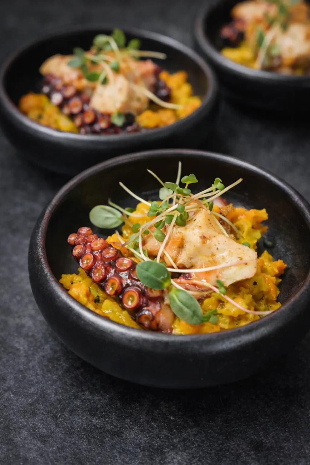 Gegrilde octopus met saffraanrisotto en butternut - walking dinner catering Belfius