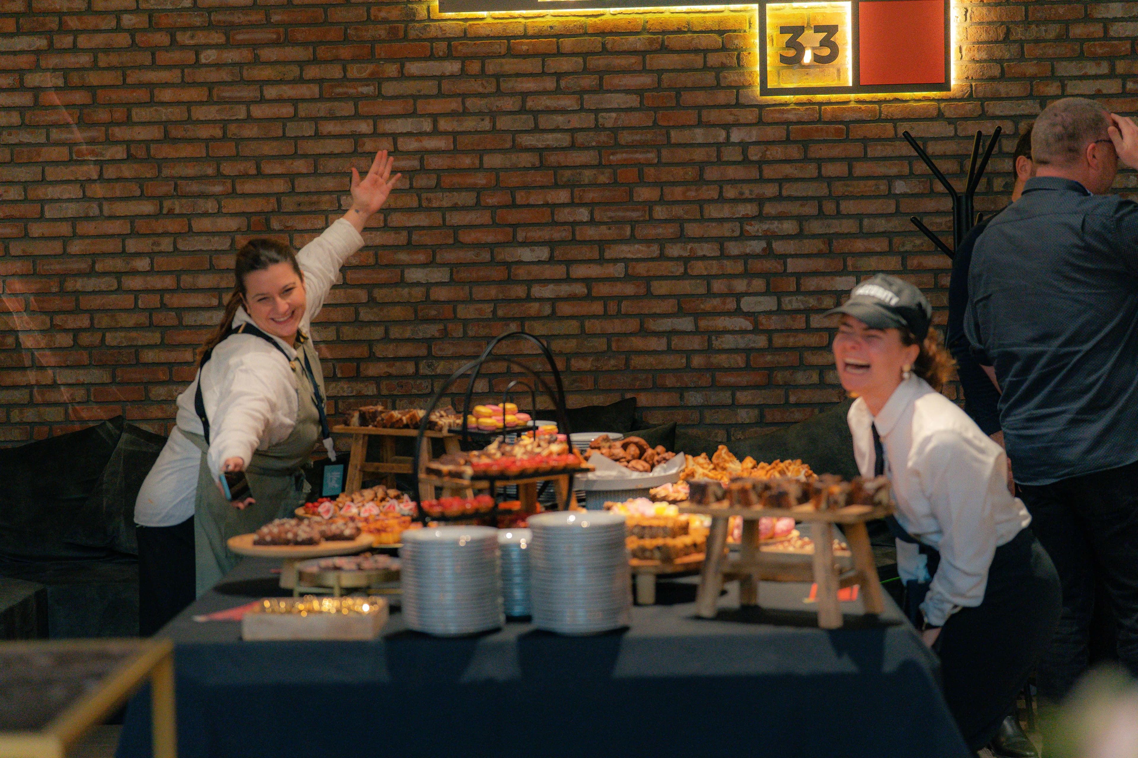 Heat service team bij buffet - professionele event catering