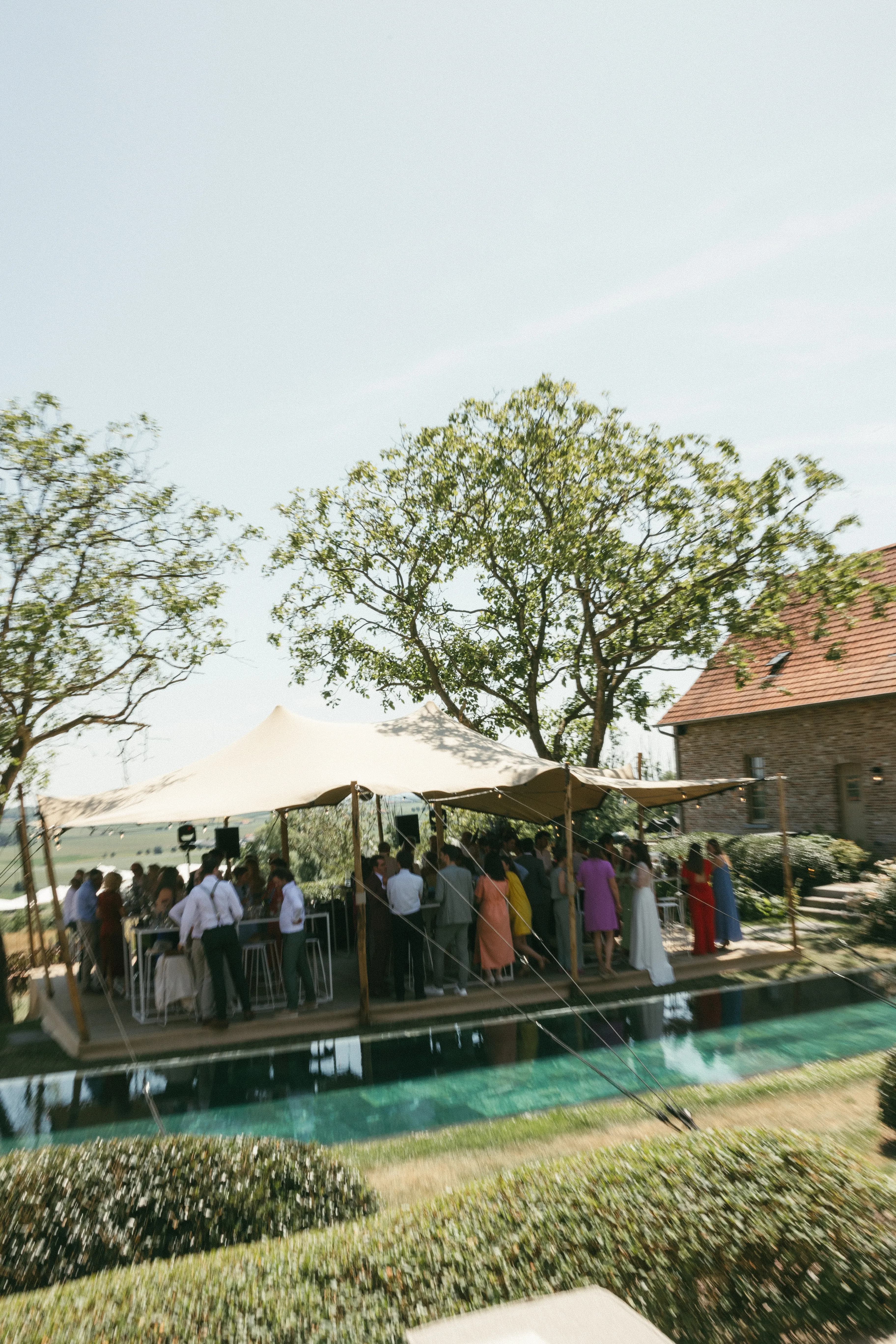 Trouwlocatie met zwembad en tent in Heuvelland - trouw catering op maat