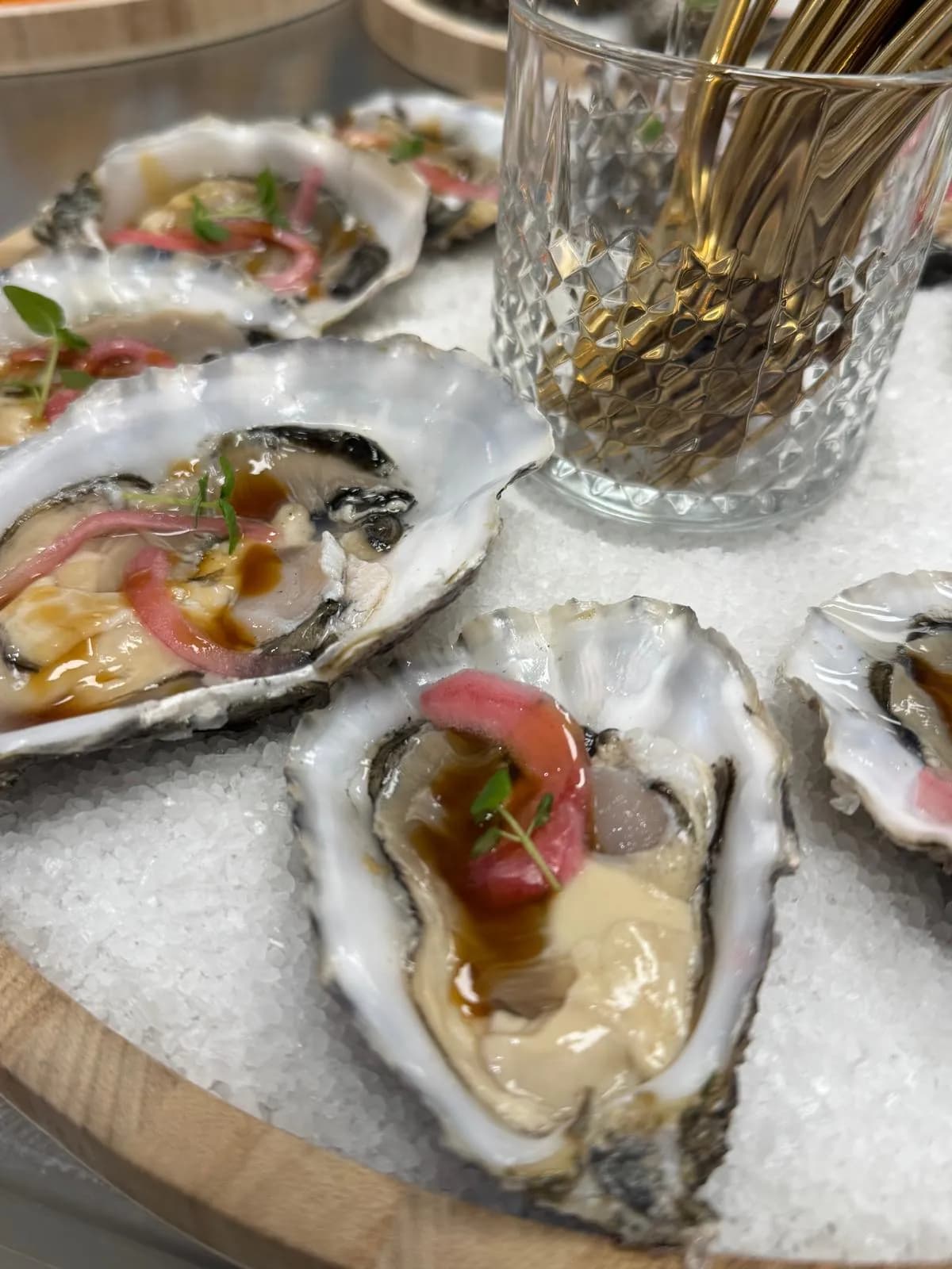 Oesters met ponzu op zoutkristallen - exclusieve bedrijfscatering