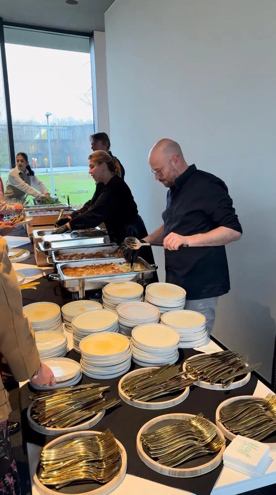 Warm buffet met bediening en team - nieuwjaarslunch catering