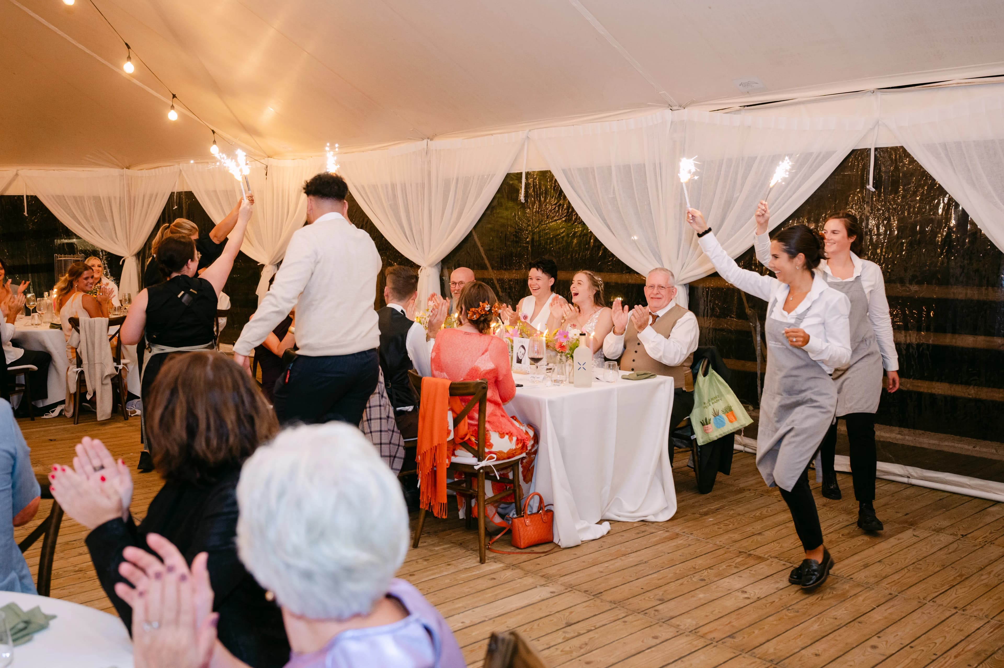 Gasten met sparklers - spectaculaire entree dessert